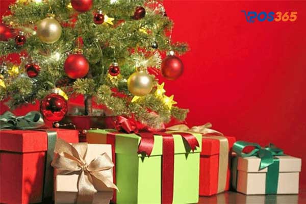 Trang trí Noel cửa hàng với hộp quà