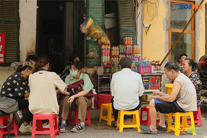 Kinh doanh trà đá vỉa hè kèm thêm các đồ ăn kèm